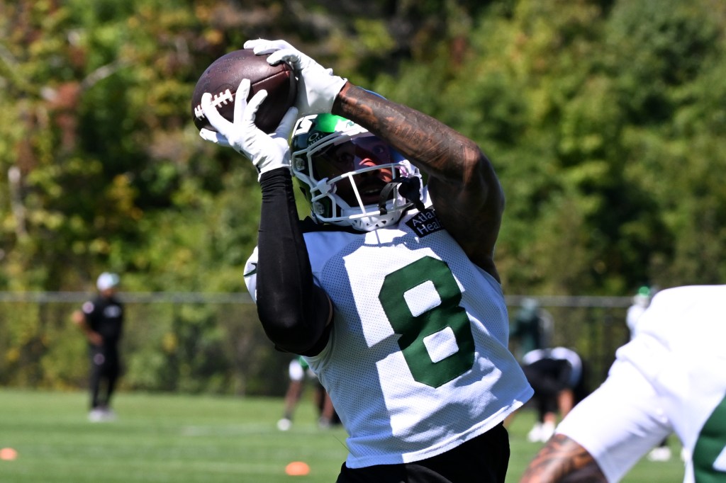 Jets safety Andre Cisco (8) catches a football during practice.