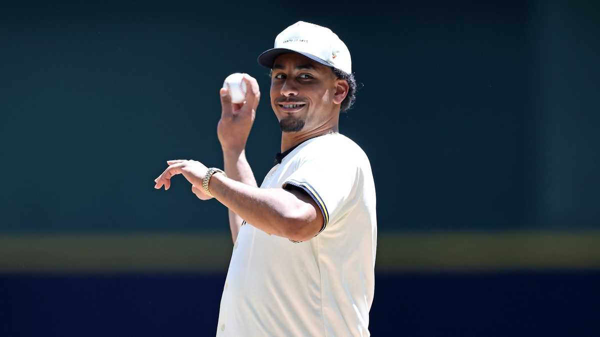 Jordan Love to throw out first pitch at Brewers Opening Day