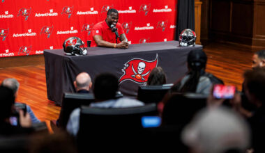 Social Media Reacts to Lavonte David's Retirement