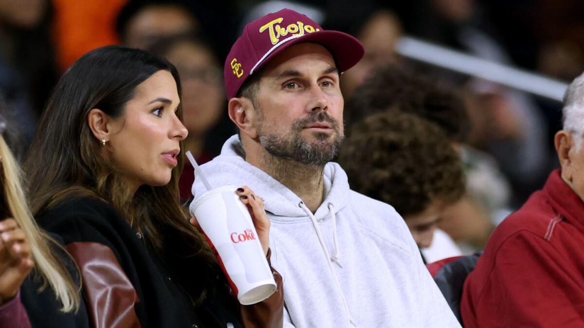 Matt Leinart shut down USC requests to unretire jersey: 'Absolutely f---ing not'