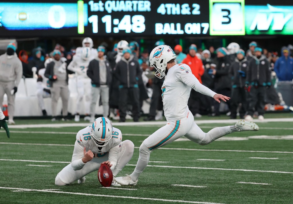 Miami Dolphins kicker Jason Sanders #7 kicks a field goal during the first quarter against the New York Jets.
