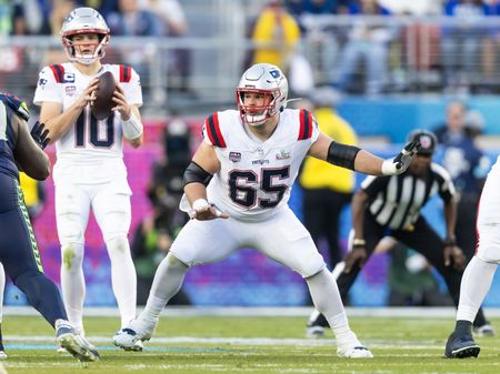 Chicago Bears Trade for Center Garrett Bradbury from New England Patriots