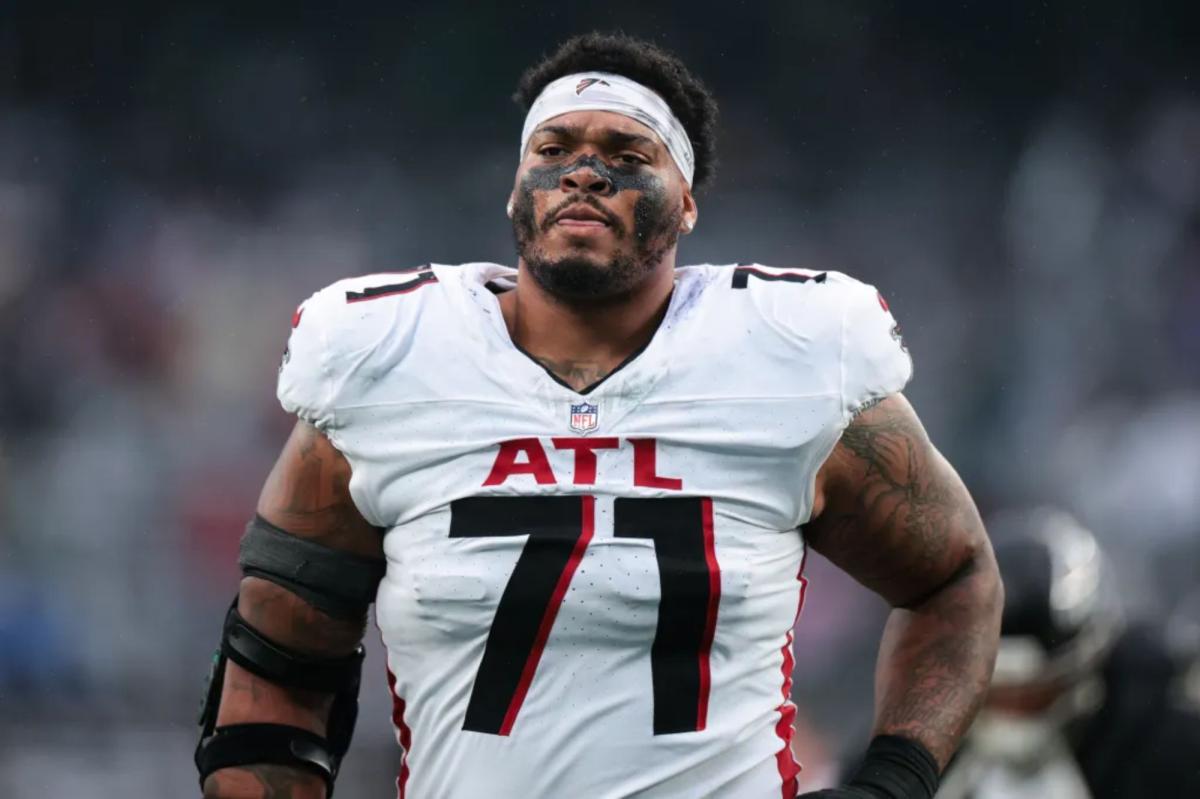 Cardinals' Elijah Wilkinson feuds with Falcons fan after Atlanta exit