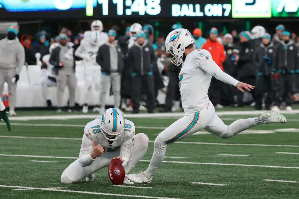 Giants signing kicker Jason Sanders as special teams overhaul continues