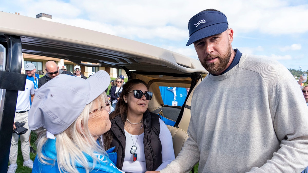 Travis Kelce greets fans