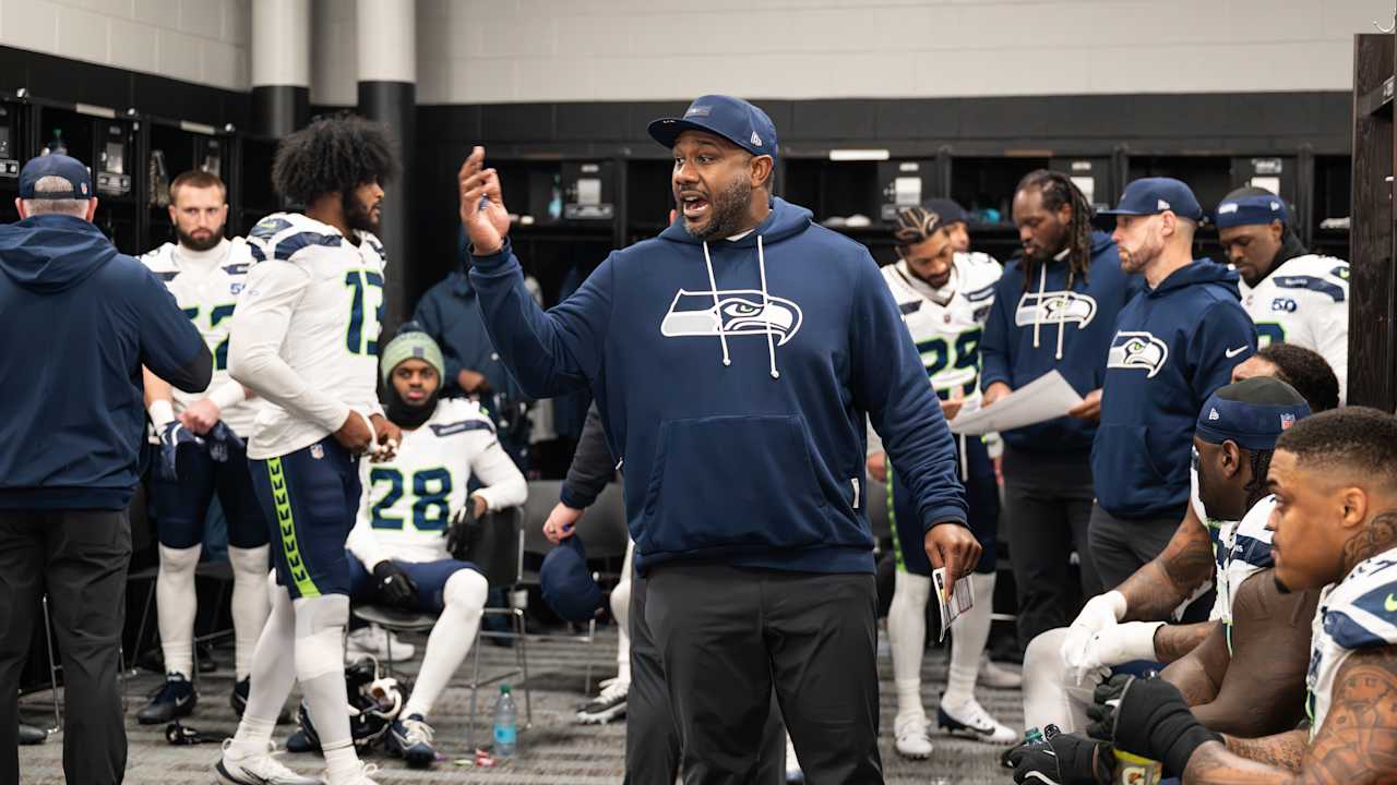Seahawks Justin Hinds Wins 2025 John Teerlinck Memorial Defensive Line Coach of the Year