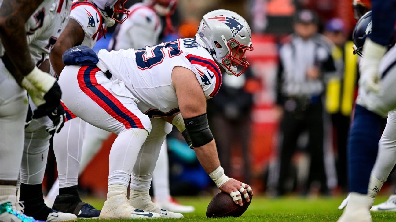 Bears hope pivot to Garrett Bradbury at center pays off