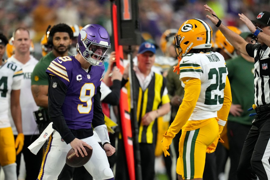 Minnesota Vikings quarterback J.J. McCarthy (9) reacts after being tackled by Green Bay Packers cornerback Keisean Nixon (25).
