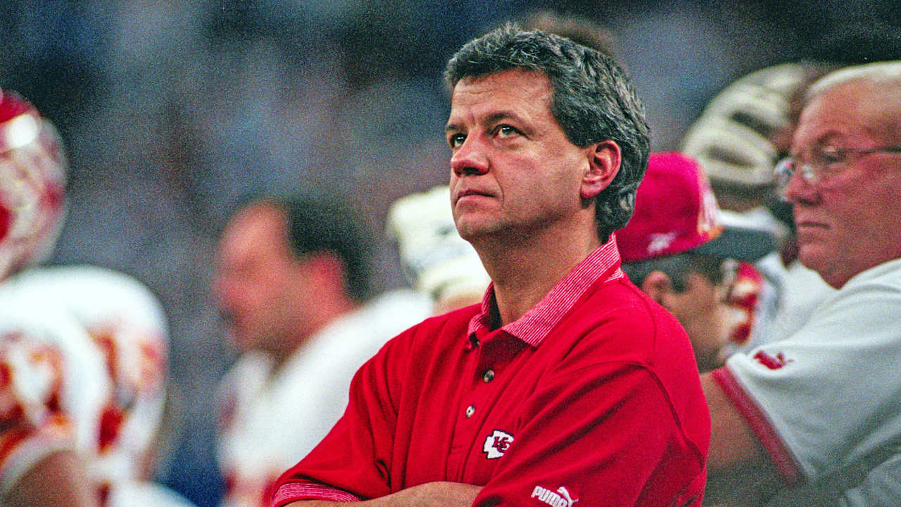 Chiefs Former Equipment Manager Mike Davidson Honored by Pro Football Hall of Fame