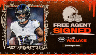 Browns sign WR Tylan Wallace