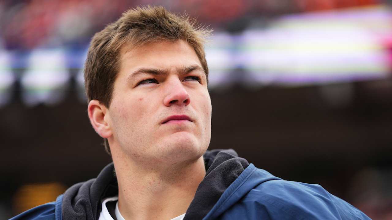 Patriots QB Drake Maye shaves head, says injured shoulder 'shouldn't be an issue'