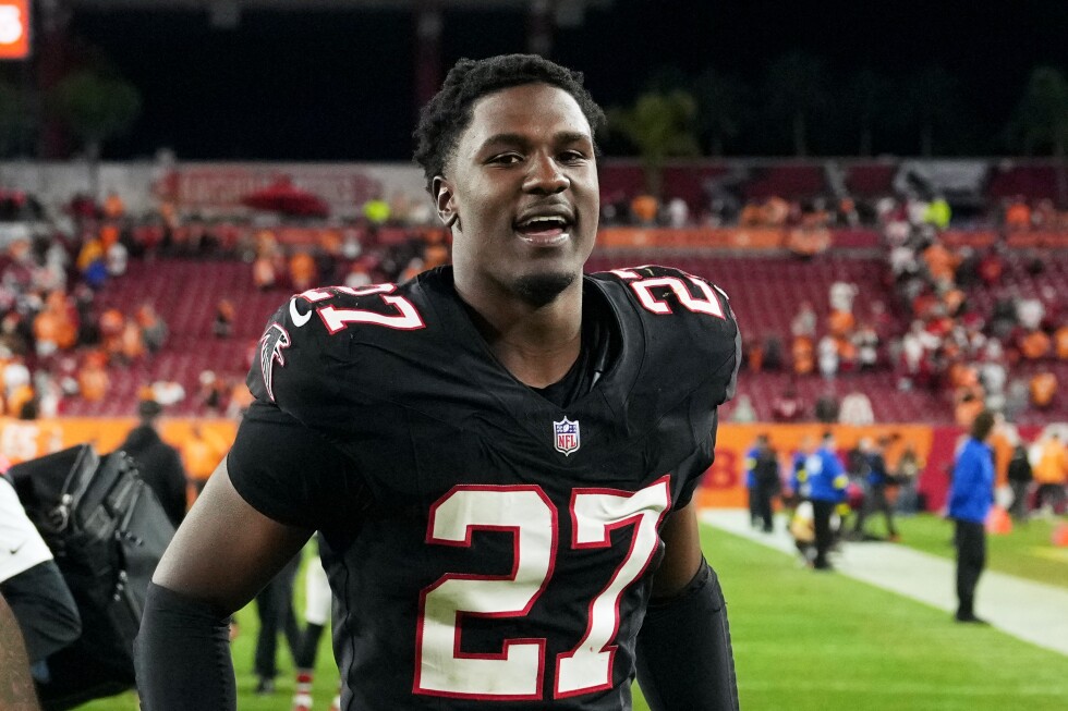 Prosecutors bring 3 felony charges against Falcons' James Pearce Jr.
