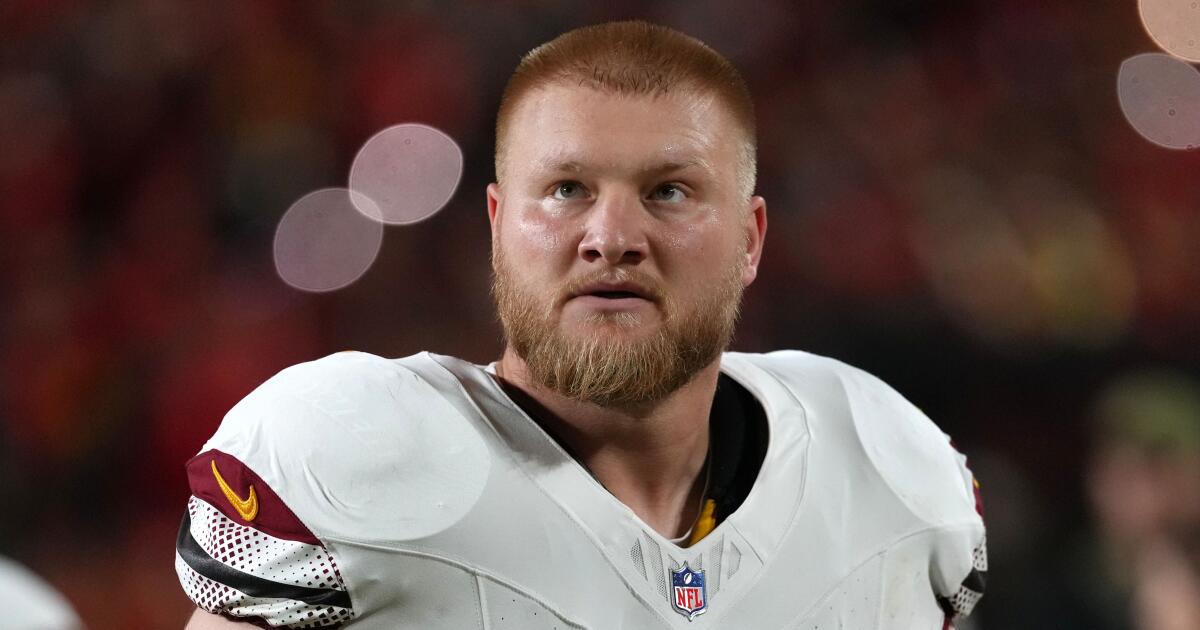 Chargers sign center Tyler Biadasz to three-year, $30 million deal