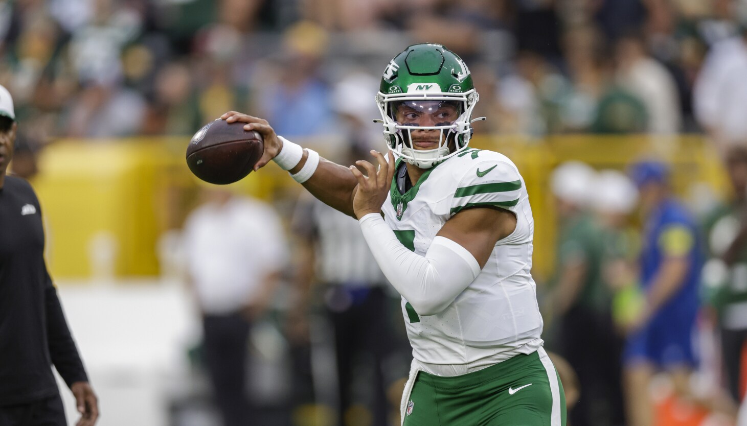 Jets trade for new starter to replace former Bear Justin Fields