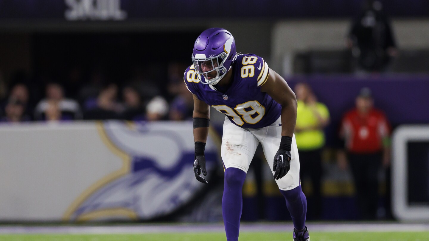 Edge rusher DJ Wonnum to sign with the Lions