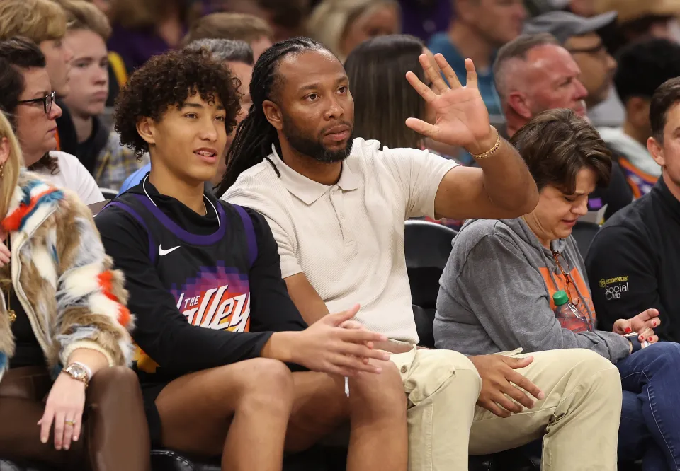Phoenix Suns part owner, Larry Fitzgerald and son Devin attend the NBA game against the Memphis Grizzlies at Footprint Center on December 23, 2022