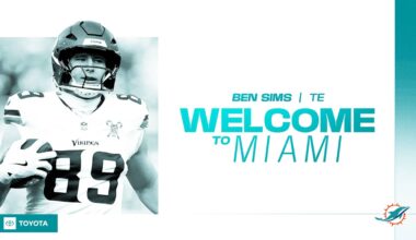 Dolphins sign Sims
