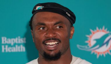 Miami Dolphins guard Austin Jackson