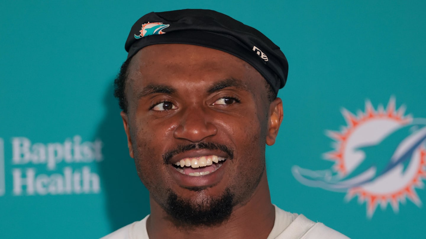 Miami Dolphins guard Austin Jackson