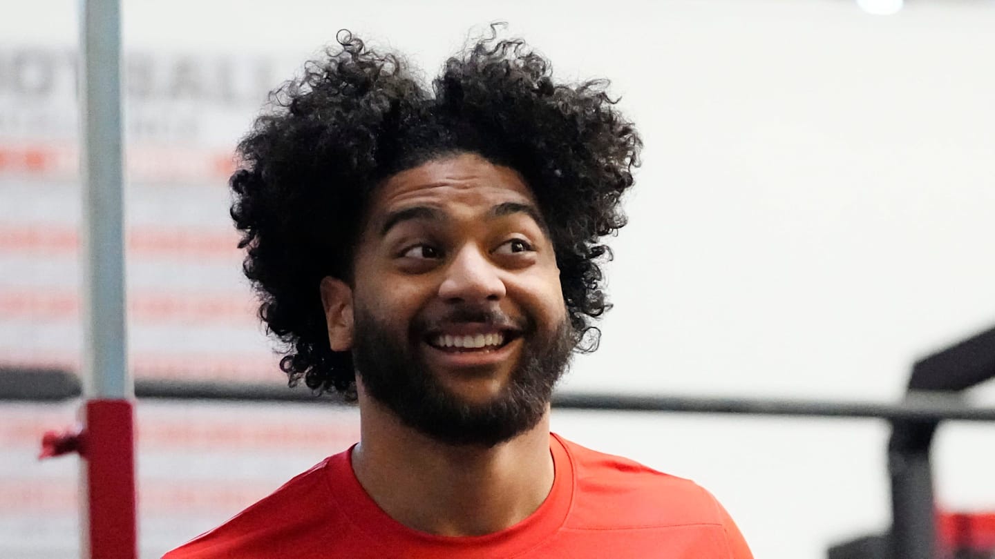 Indianapolis Colts defensive end Jaylahn Tuimoloau reaches for his high jump