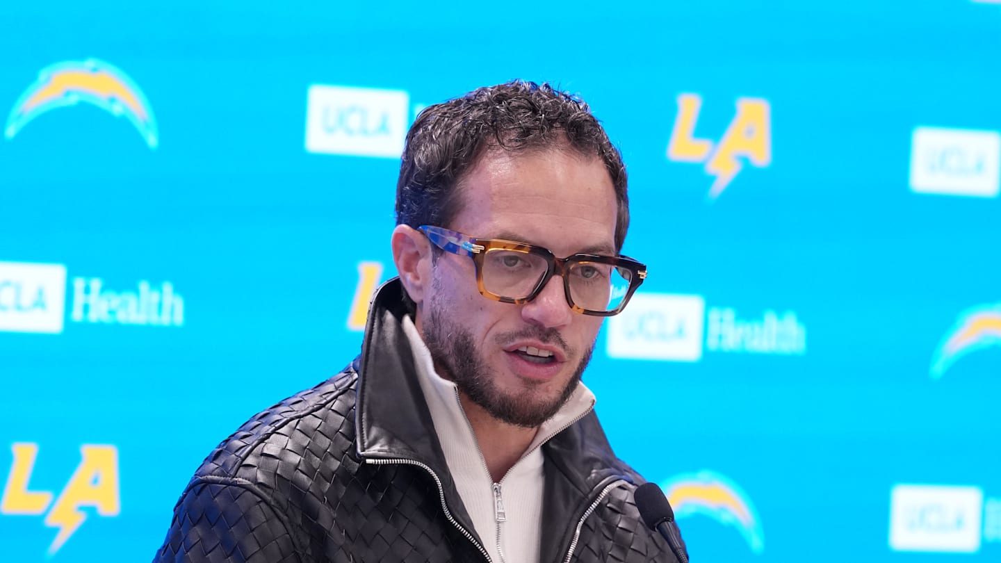 Chargers Might Lean on Mike McDaniel's Dolphins Days to Protect Justin Herbert