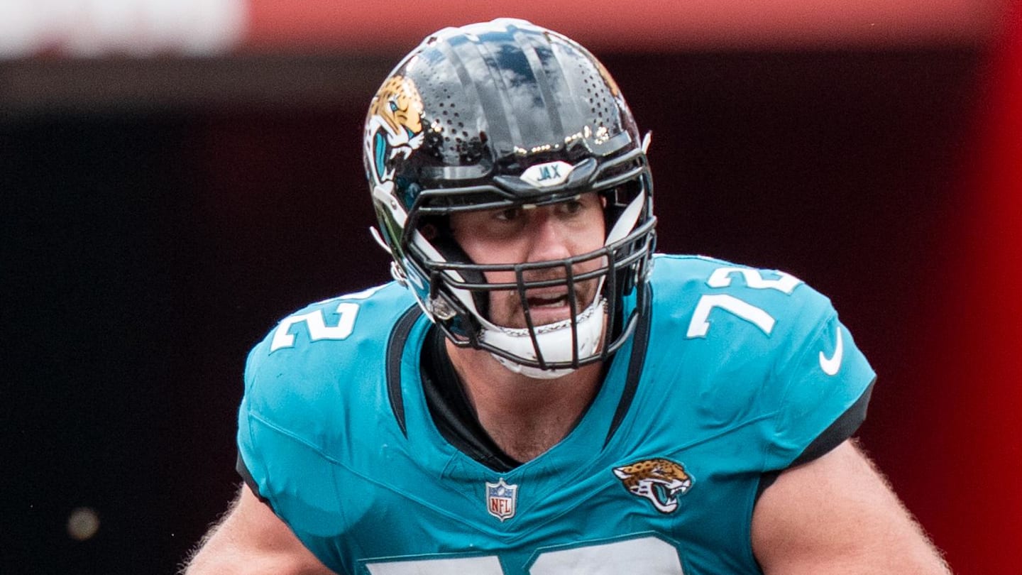 September 28, 2025; Santa Clara, California, USA; Jacksonville Jaguars offensive tackle Walker Little (72) during the second quarter against the San Francisco 49ers at Levi's Stadium.