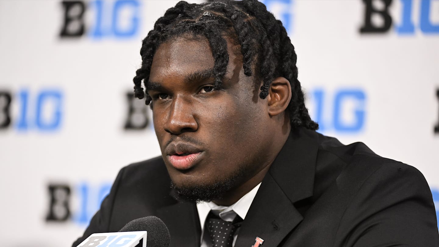 Jul 23, 2024; Indianapolis, IN, USA; Illinois Fighting Illini outside linebacker Gabe Jacas speaks to the media during the Big 10 football media day at Lucas Oil Stadium. Mandatory Credit: Robert Goddin-Imagn Images