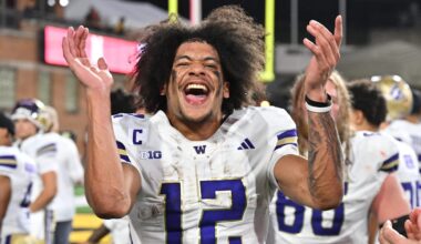 Washington wide receiver Denzel Boston