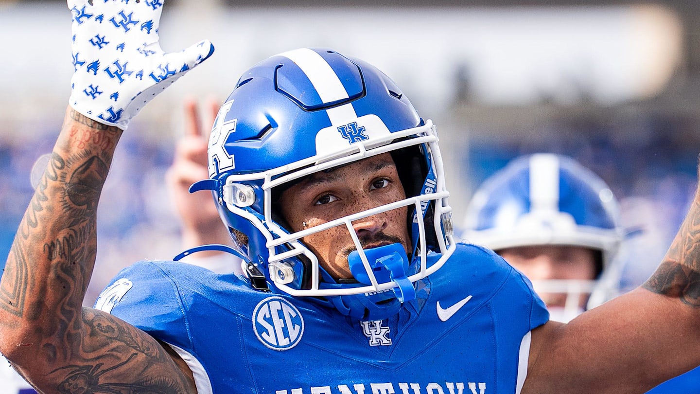 Kentucky Wildcats running back Seth McGowan celebrates