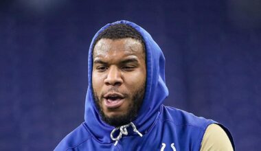 Former Indianapolis Colts tight end Eric Ebron warms up
