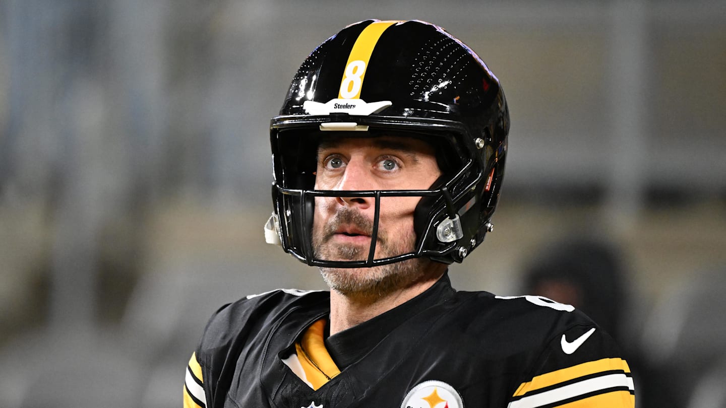 Pittsburgh Steelers quarterback Aaron Rodgers