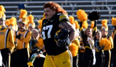 Iowa Offensive Lineman Gennings Dunker