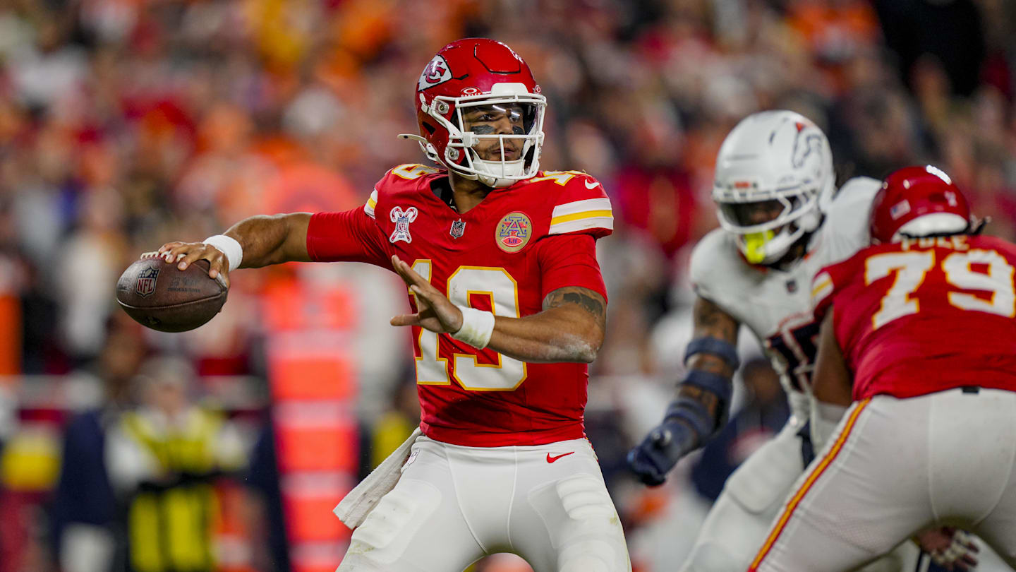 Dec 25, 2025; Kansas City, Missouri, USA; Kansas City Chiefs quarterback Chris Oladokun (19) throws the ball during the fourth quarter at GEHA Field at Arrowhead Stadium. Mandatory Credit: Jay Biggerstaff-Imagn Images
