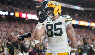 Green Bay Packers tight end Tucker Kraft (85) celebrates his touchdown catch against the Arizona Cardinals at State Farm Stadium in Glendale on Oct. 19, 2025.