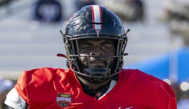 National Team defensive tackle Lee Hunter