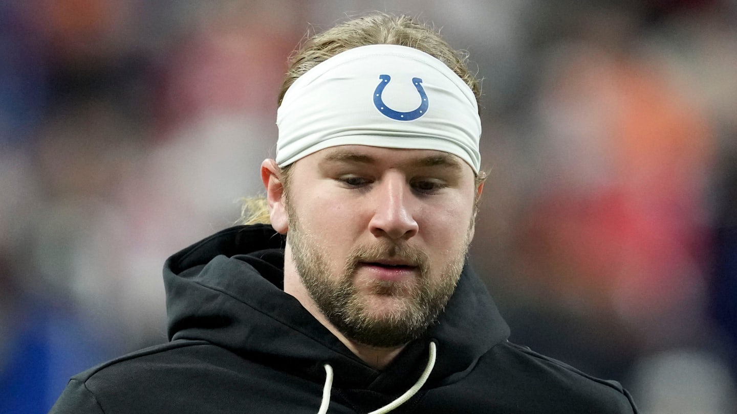 Indianapolis Colts tight end Tyler Warren (87) warming up