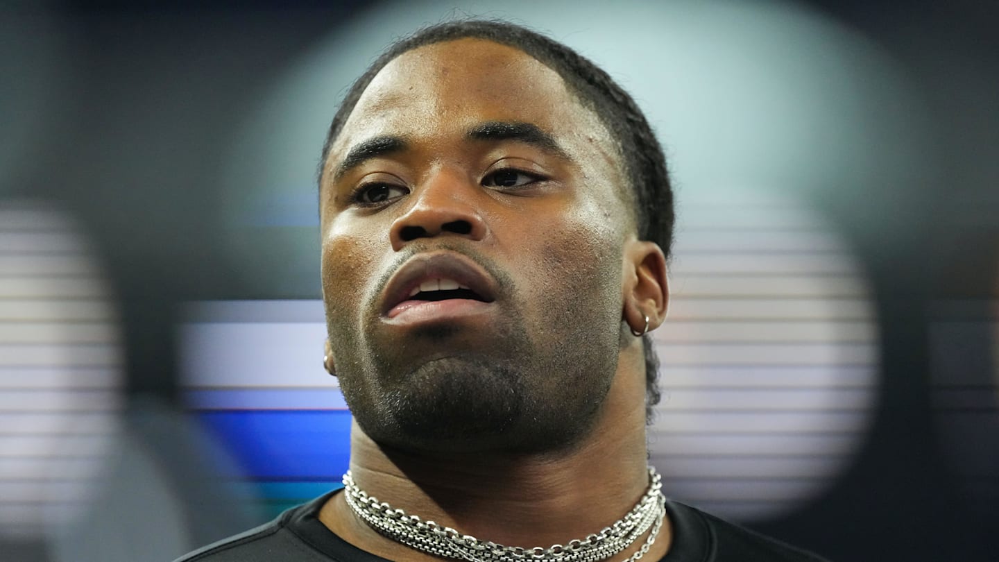 Indianapolis Colts cornerback Kenny Moore II jogs up the field