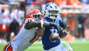 Illinois Fighting Illini linebacker Gabe Jacas