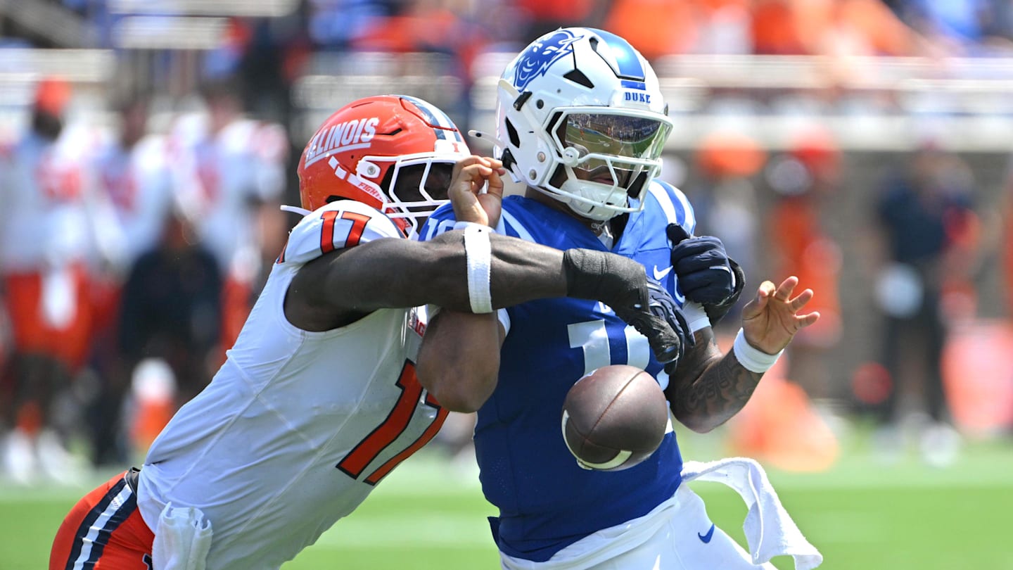 Illinois Fighting Illini linebacker Gabe Jacas