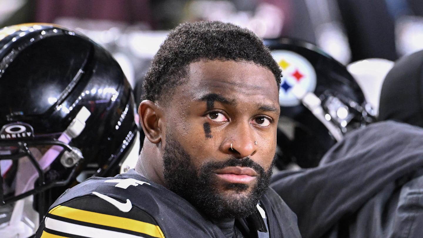 Pittsburgh Steelers wide receiver DK Metcalf sits on the bench