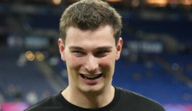 Indiana quarterback Fernando Mendoza