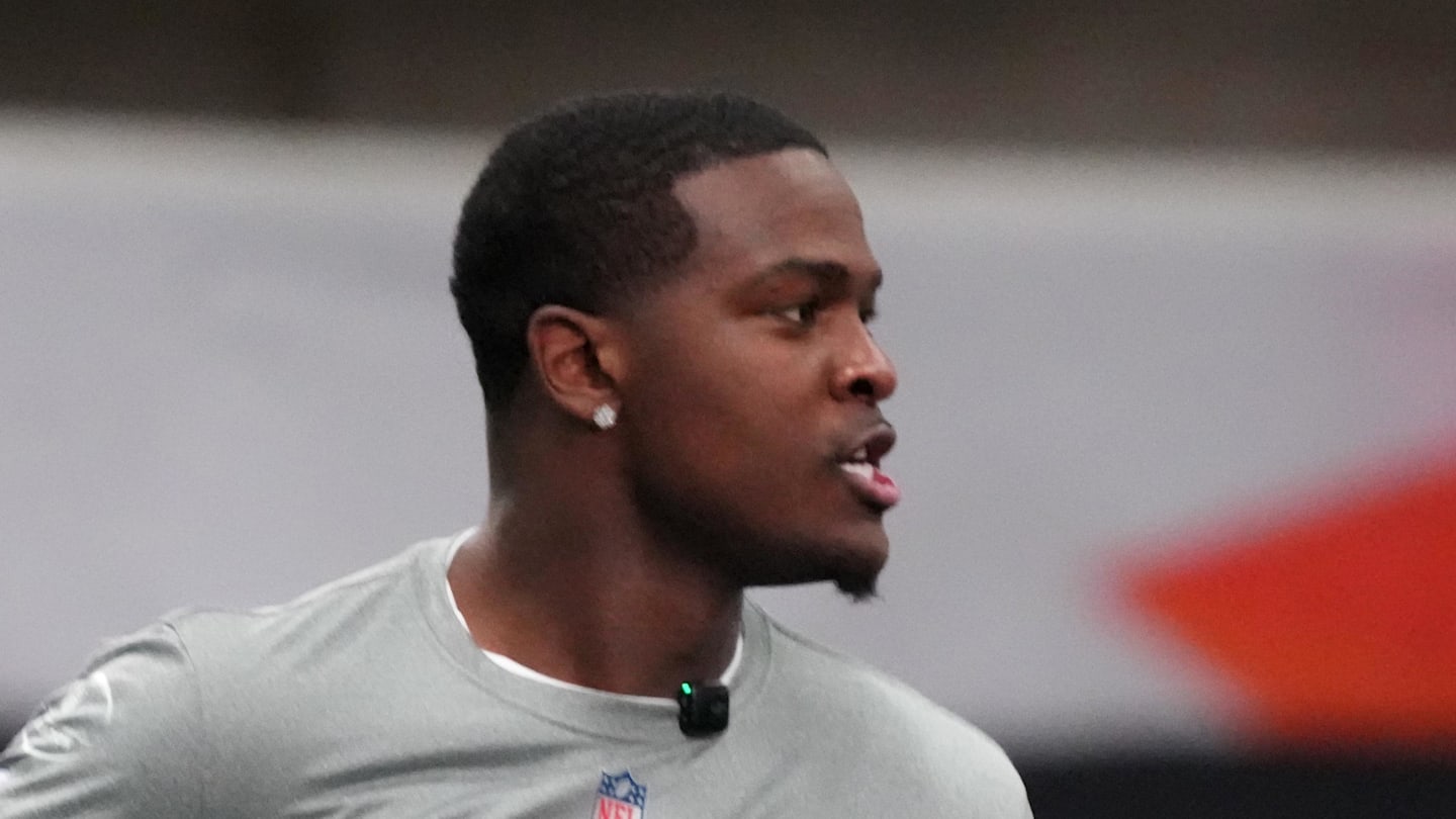 Miami Dolphins running back  De'Von Achane