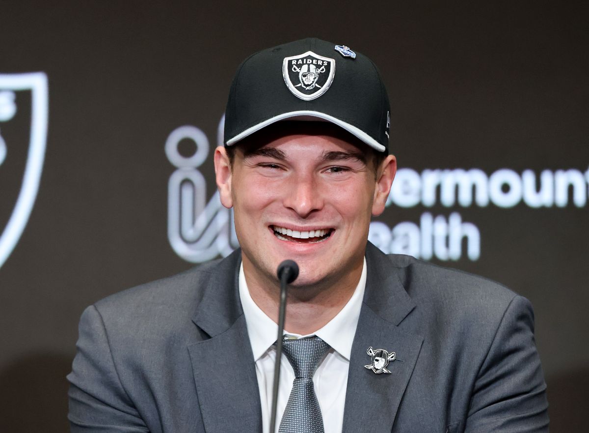 Fernando Mendoza speaks at a press conference