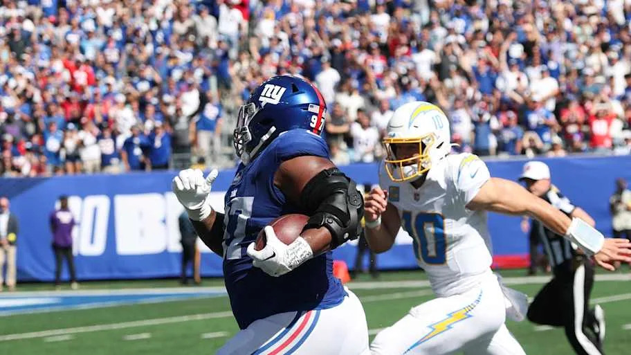Dexter Lawrence II running back an interception