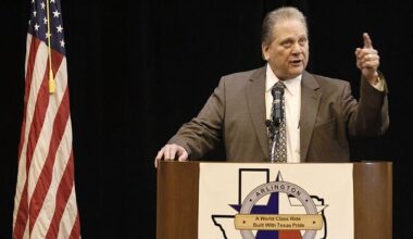 <div>Arlington Mayor Robert Cluck joins GM officials to announce a new stamping facility on Tuesday, January 31, 2012 in Fort Worth, Texas. The expansion will add jobs. (Ron T. Ennis/Fort Worth Star-Telegram/Tribune News Service via Getty Images)</div>