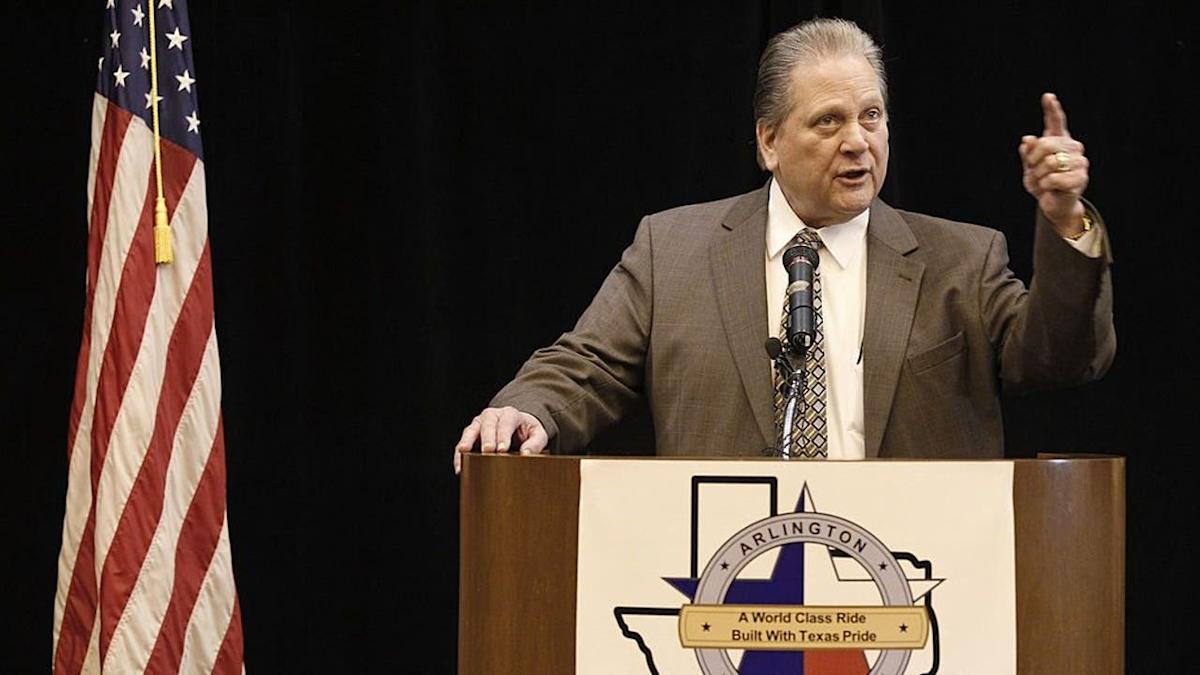 <div>Arlington Mayor Robert Cluck joins GM officials to announce a new stamping facility on Tuesday, January 31, 2012 in Fort Worth, Texas. The expansion will add jobs. (Ron T. Ennis/Fort Worth Star-Telegram/Tribune News Service via Getty Images)</div>