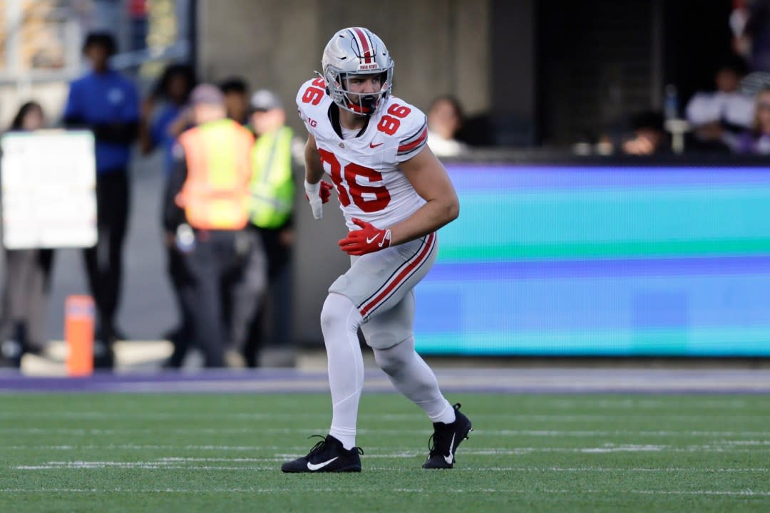 Ohio State tight end Max Klare (86) in positing for the start of a play during the second half of an NCAA college football game against Washington, Saturday, Sept. 27, 2025, in Seattle. (AP Photo/John Froschauer)