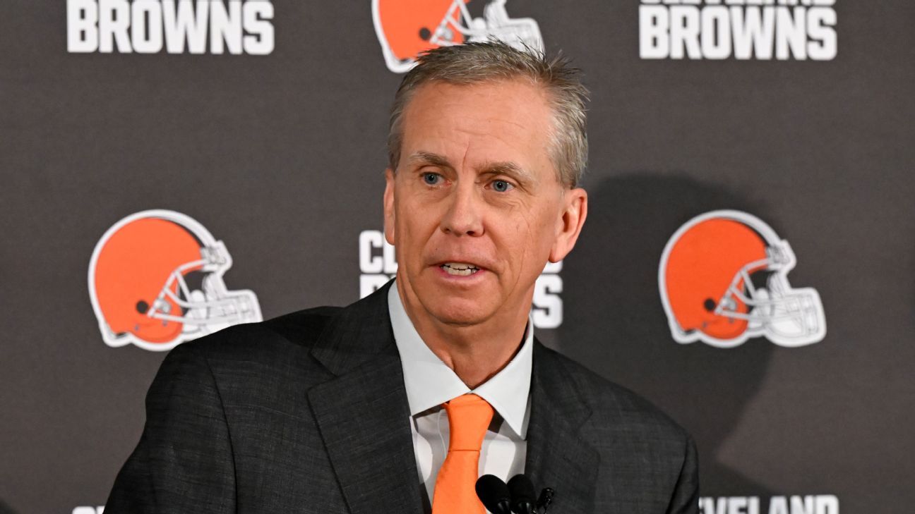 Browns HC Todd Monken misses coaches photo for haircut