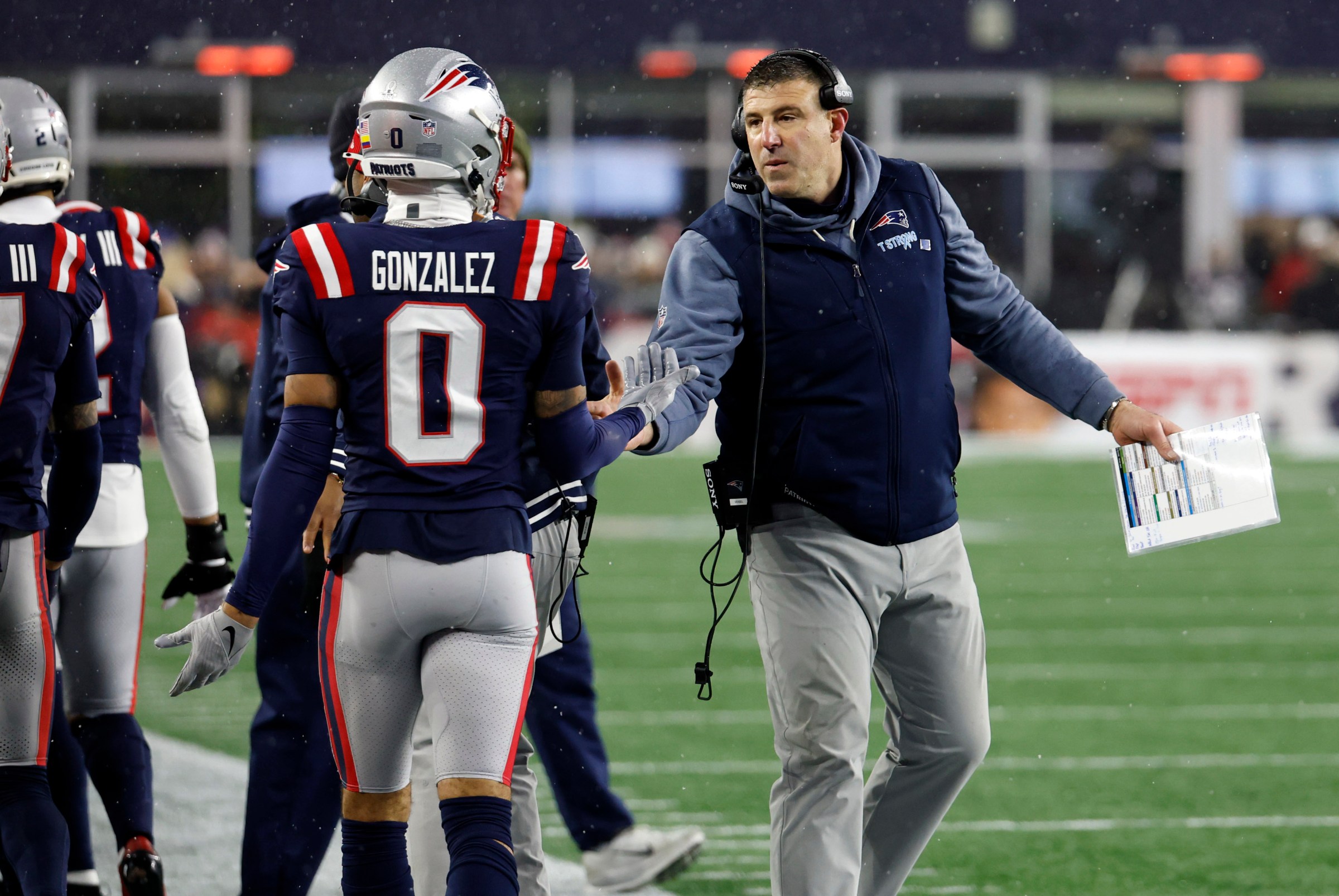 Patriots links 4/01/26: Vrabel speaks on the draft, Gonzalez, Maye & More