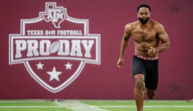 Cowboys visit with Emmitt's son, Texas A&M RB E.J. Smith